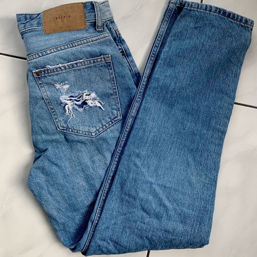 Ripped Boyfriend Jean